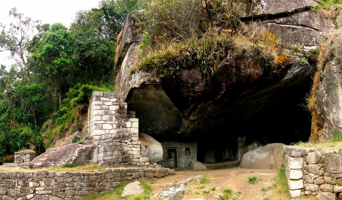 Machu Picchu Gran Caverna